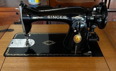 1950's Singer Sewing Machine in Hideaway 