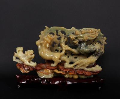 Lot 322 jinqiao jade carving of dragon double lions, republic period