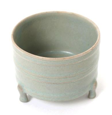 Lot 403 chinese celadon glazed tripod dish