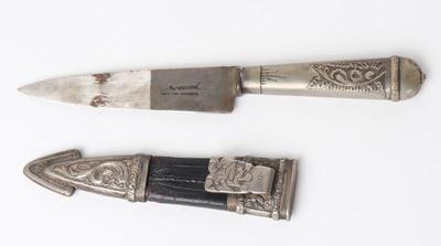 Lot 6 argentine dagger walpaca mounts