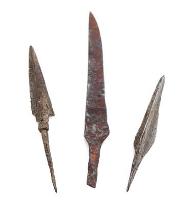 Lot 42 group of three ancient arrowheads spearhead