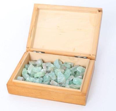 Lot 206 gorgeous assortment of green garnet pieces