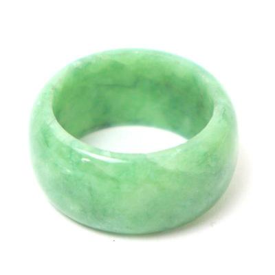 Lot 108 chinese green jade ring 8g