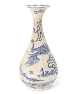 Lot 383 blue white chinese pear shaped vase