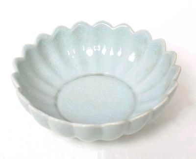 Lot 399 chinese celadon glazed crackle dish scalloped rim