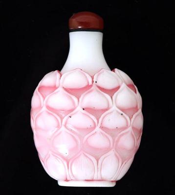 Lot 269 adorable pink white lotus flower chinese snuff bottle