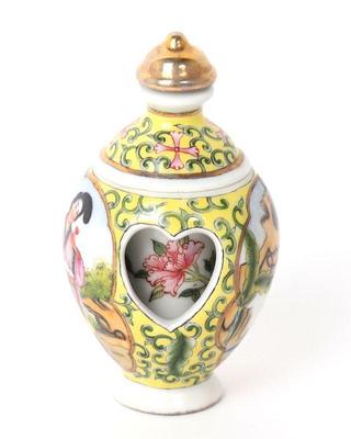 Lot 278 chinese yellow articulated snuff bottle