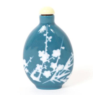 Lot 275 beautiful chinese light blue glazed snuff bottle