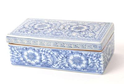 Lot 379 chinese porcelain blue white fitting box