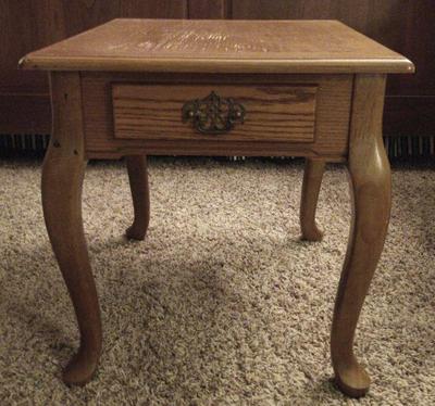 Oak end table with drawer