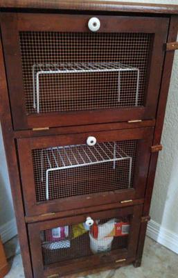 Small ventilated cabinet