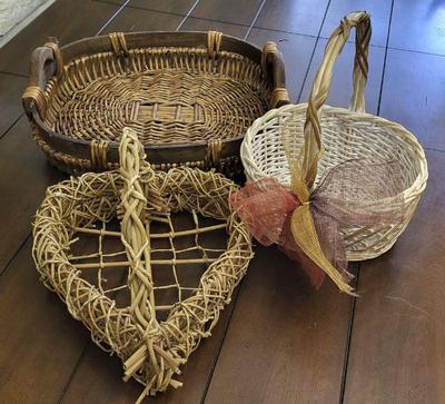 Woven rattan baskets 3)