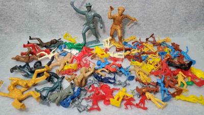 Md024 vintage plastic comboys and indians toys