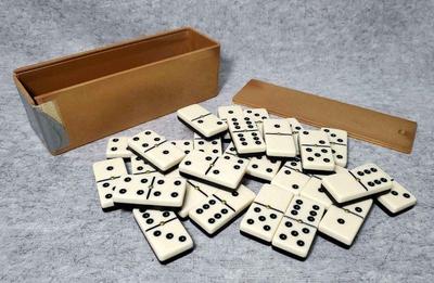 Md014 vintage bakelite type bi color dominoes