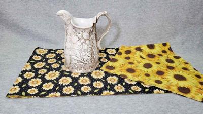 Dc013 vintage sunflower relief pitcher table runner