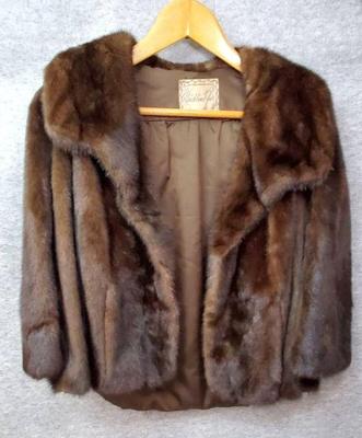 Md027 vintage ladies reichbind fur coat