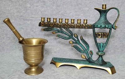 Md006 brass menorah mortar & pestle
