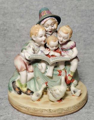 Ko007 shafford porcelain mother goose figurine