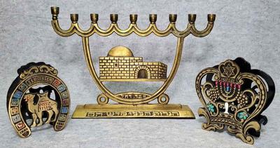 Md002 judaica brass menorah and napkin holders