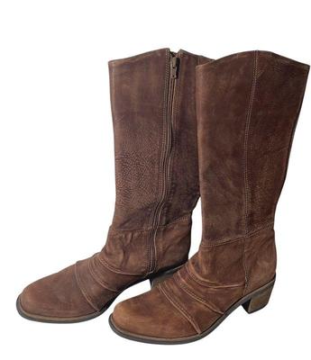 Tall Chestnut Brown Ladies Leather Boots * Made In Brazil Size 9M
