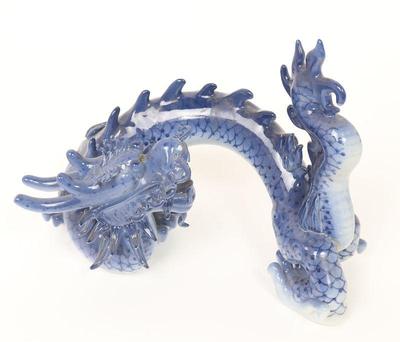 Lot 145 chinese porcelain blue white dragon