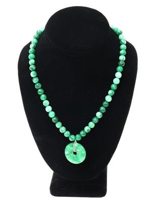 Lot 45 lovely chinese jadeite necklace