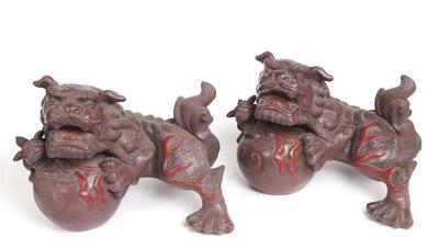 Lot 137 pair metal foo lions with baby foo lions