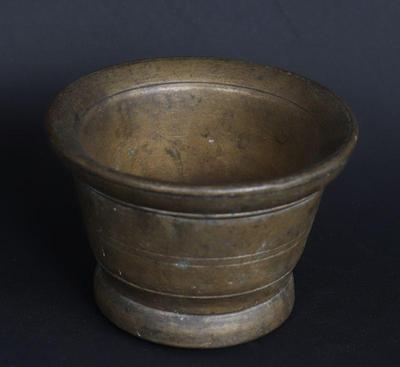 Lot 270 antique medicine mortar