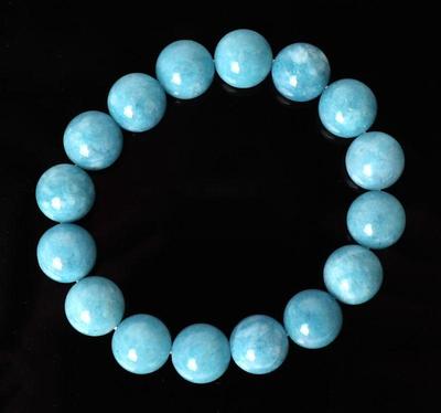 Lot 56 attractive aquamarine beaded bracelet