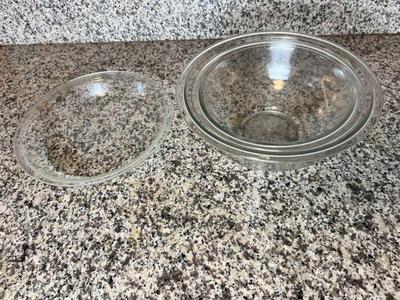 Pair Of Pyrex Mixing Bowls & Pie Dish