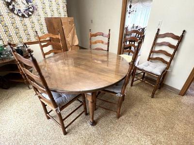 Rockport Round Dining Table With Two Leaves & Six Chairs
