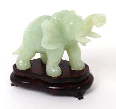 Lot 505 adorable chinese proud elephant jade figure