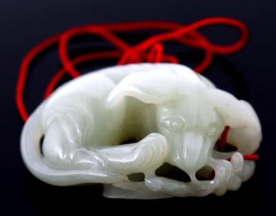 Lot 220 chinese jade mythical beast pendant 34g
