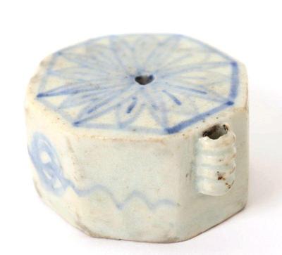 Lot 539 lovely korean porcelain cobalt blue white water dropper