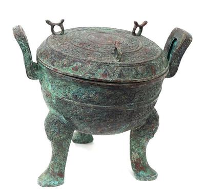 Lot 491 bronze ritual tripod food vessel