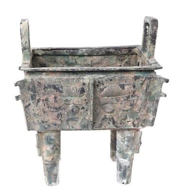 Lot 492 archaistic chinese fangding rectangular bronze cauldron