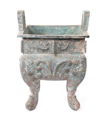 Lot 493 chinese bronze archaistic style vessel