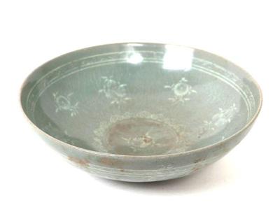 Lot 549 early korean celadon crackle glazed dish