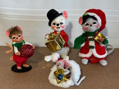 Annalee Holiday Decor

