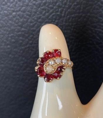 14K Yellow Gold * Pearl * Tested Garnet Ladies Ring * 4.60g weight
