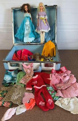 Sale Photo Thumbnail #121: Barbie Princess Carry Case * 14x11 * 2 Vintage Barbie’s * Assorted Clothes
