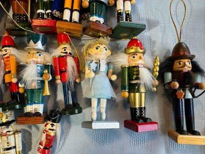 38 Nutcracker Ornaments * Height From 6 To 4 Inches

