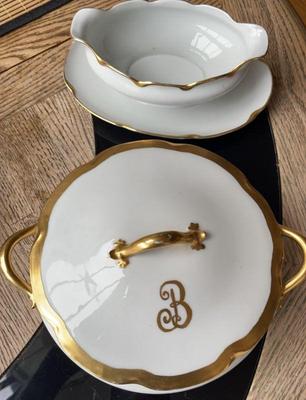 Haviland Serving Dish * Similar Pattern Unsigned Gravy Boat
