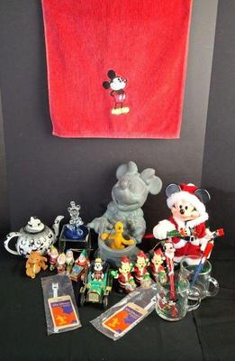 WALT DISNEY Lot * Mickey * Minnie * And Others
