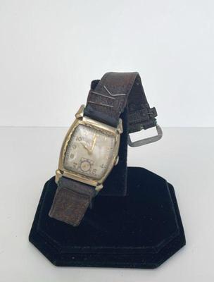 Vintage Bulova Men’s Watch * Leather Band * Old
