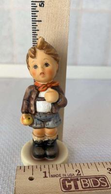 M i. hummel goebel “checky fellow” #172