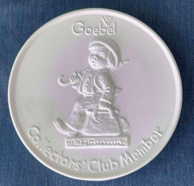 M i hummel goebel collectors club member plaque