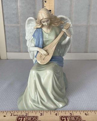 Angel playing the harp