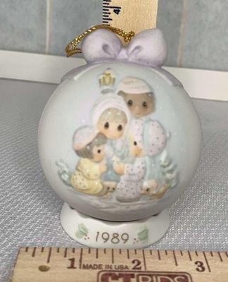Precious moments 1989 peace on earth ornament