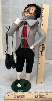 Byers choice 1995 traditional man holding skates